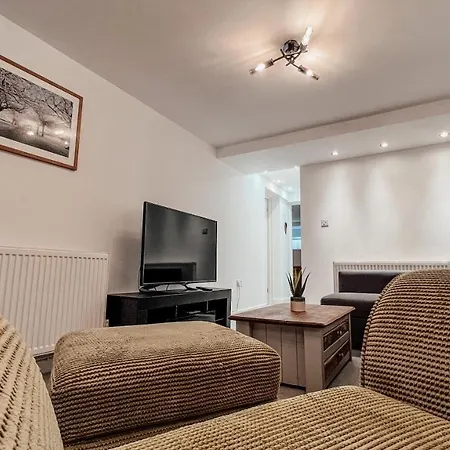 The Garden - Spacious 2 Bedroom, Central Location